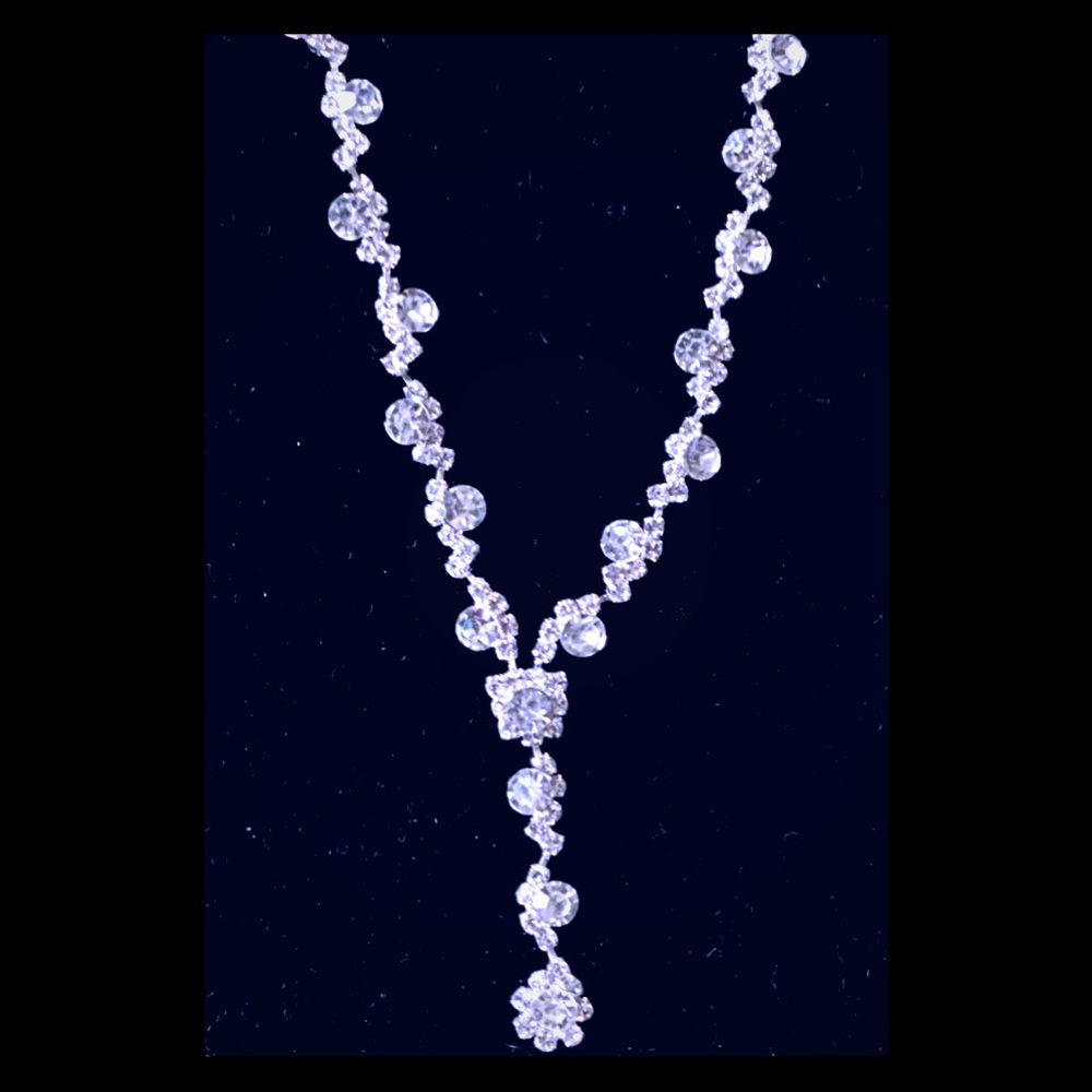 Gorgeous Crystal Necklace & Earring Set!!